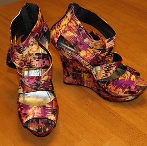 Red Circle wedges size 11